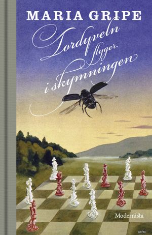 Tordyveln flyger i skymningen