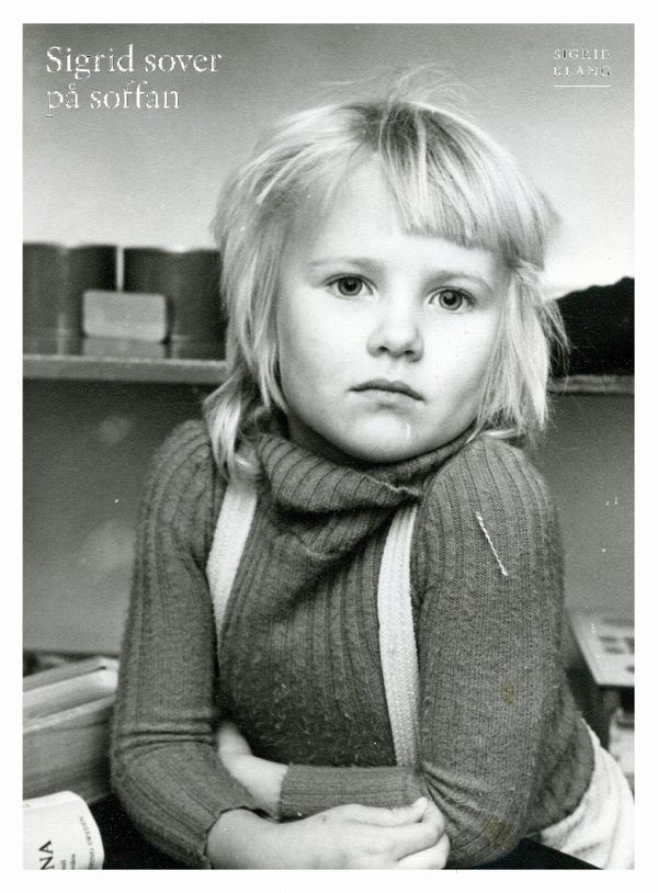 Sigrid sover på soffan | 0:e upplagan