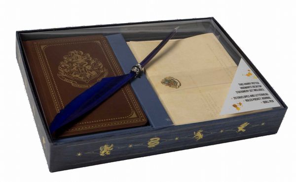 Harry Potter: Hogwarts School of Witchcraft and Wizardry Desktop Stationery Set (With Pen) | 0:e upplagan