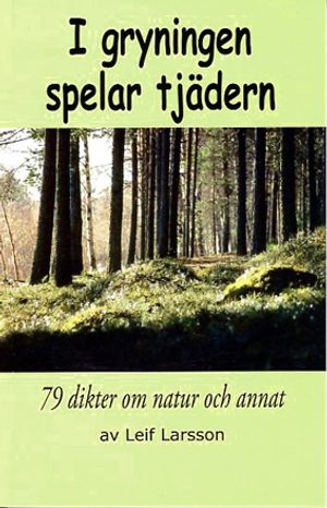 I gryningen spelar tjädern : 79 dikter om natur och annat